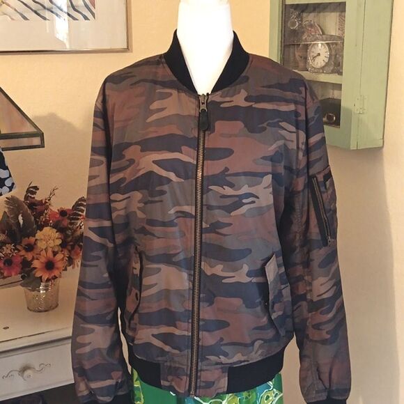 American  Eagle Outfitters Camo Jacket. Outdoor,  Camo, Gorpcore - Picture 1 of 10